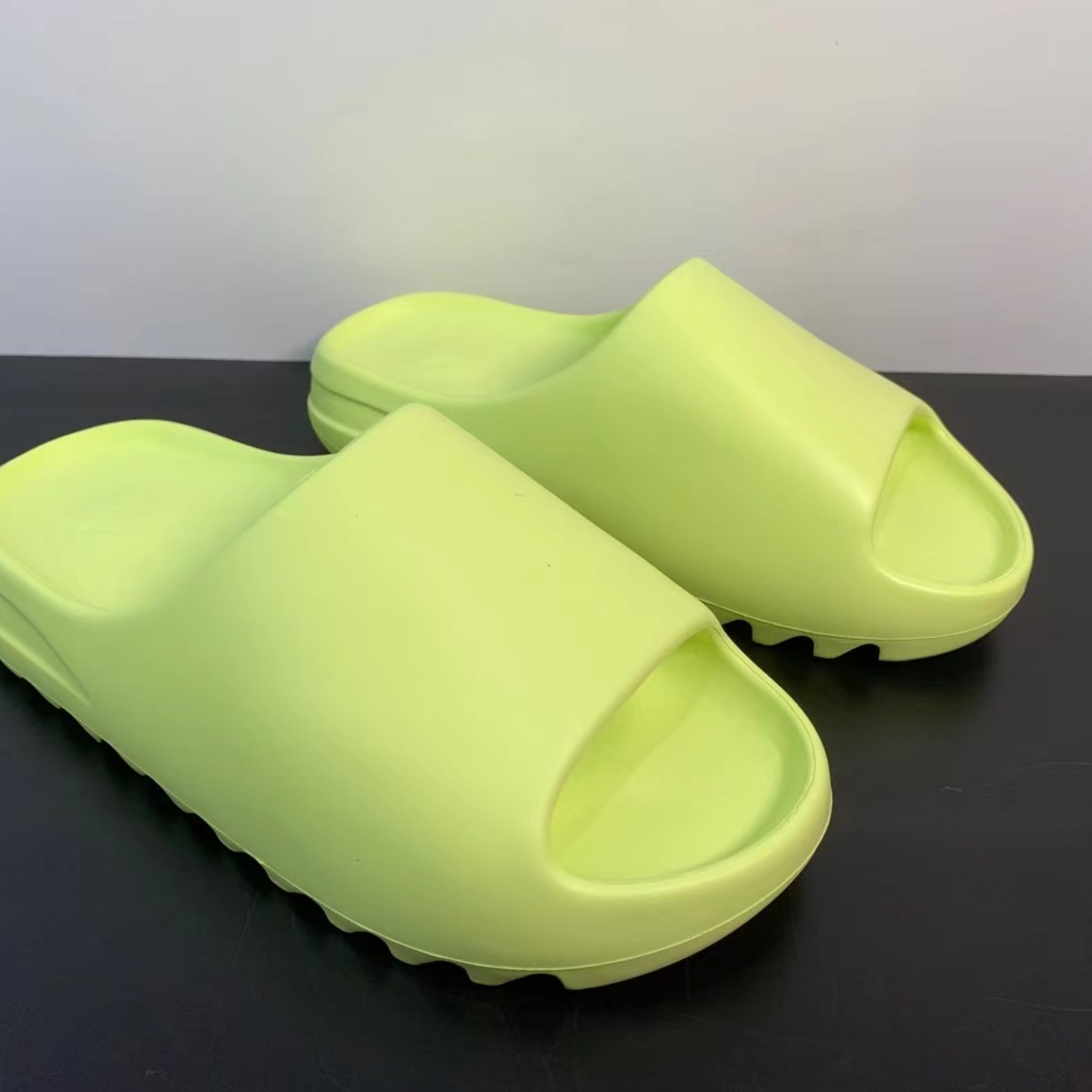 Yeezy Slide "Glow Green"