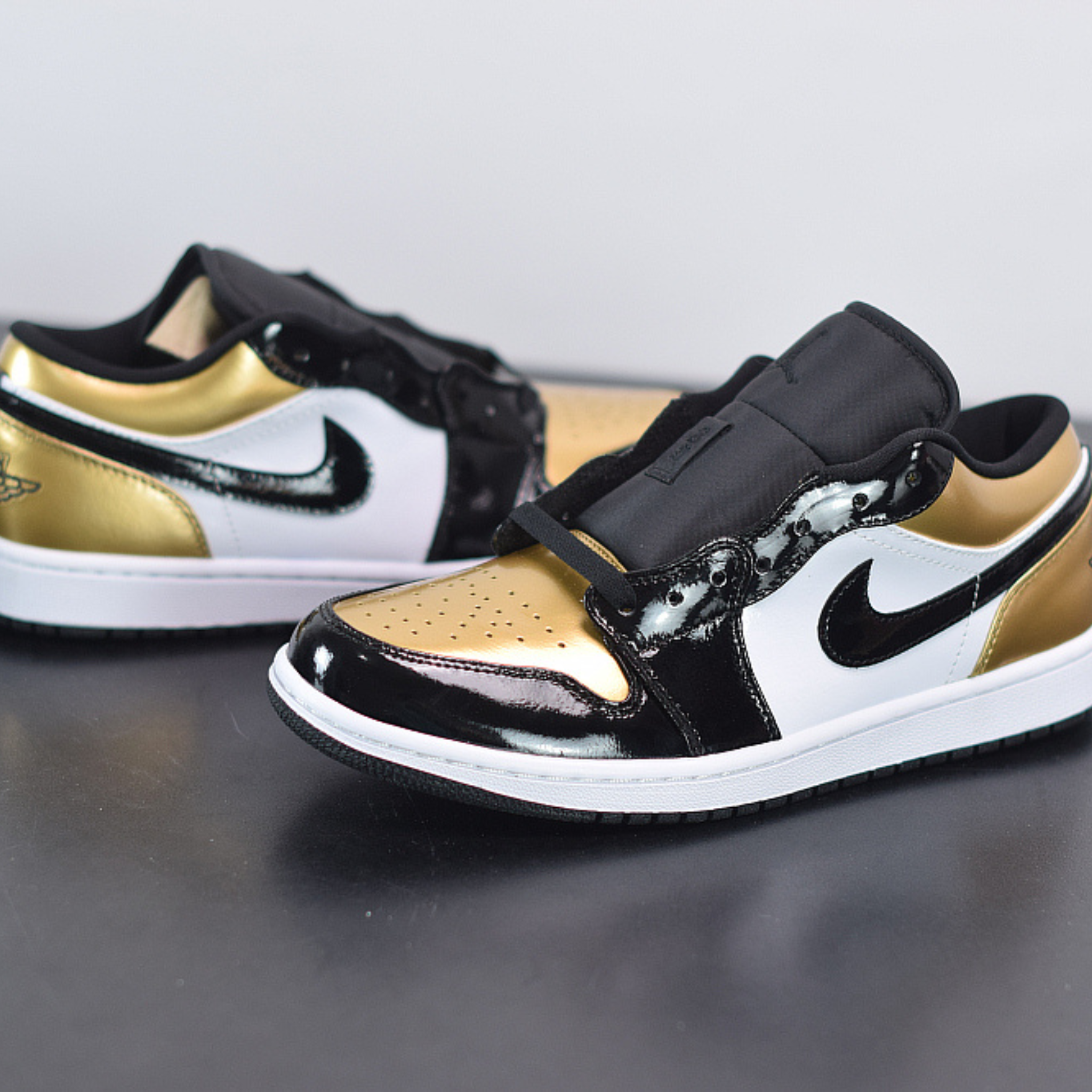 Nike Air Jordan 1 Low "Metallic Gold"