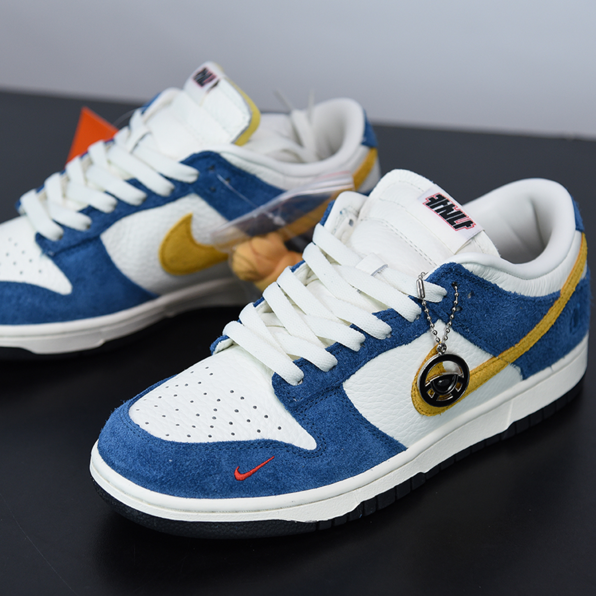 Kasina x Nike Dunk SB Low "80s Bus"