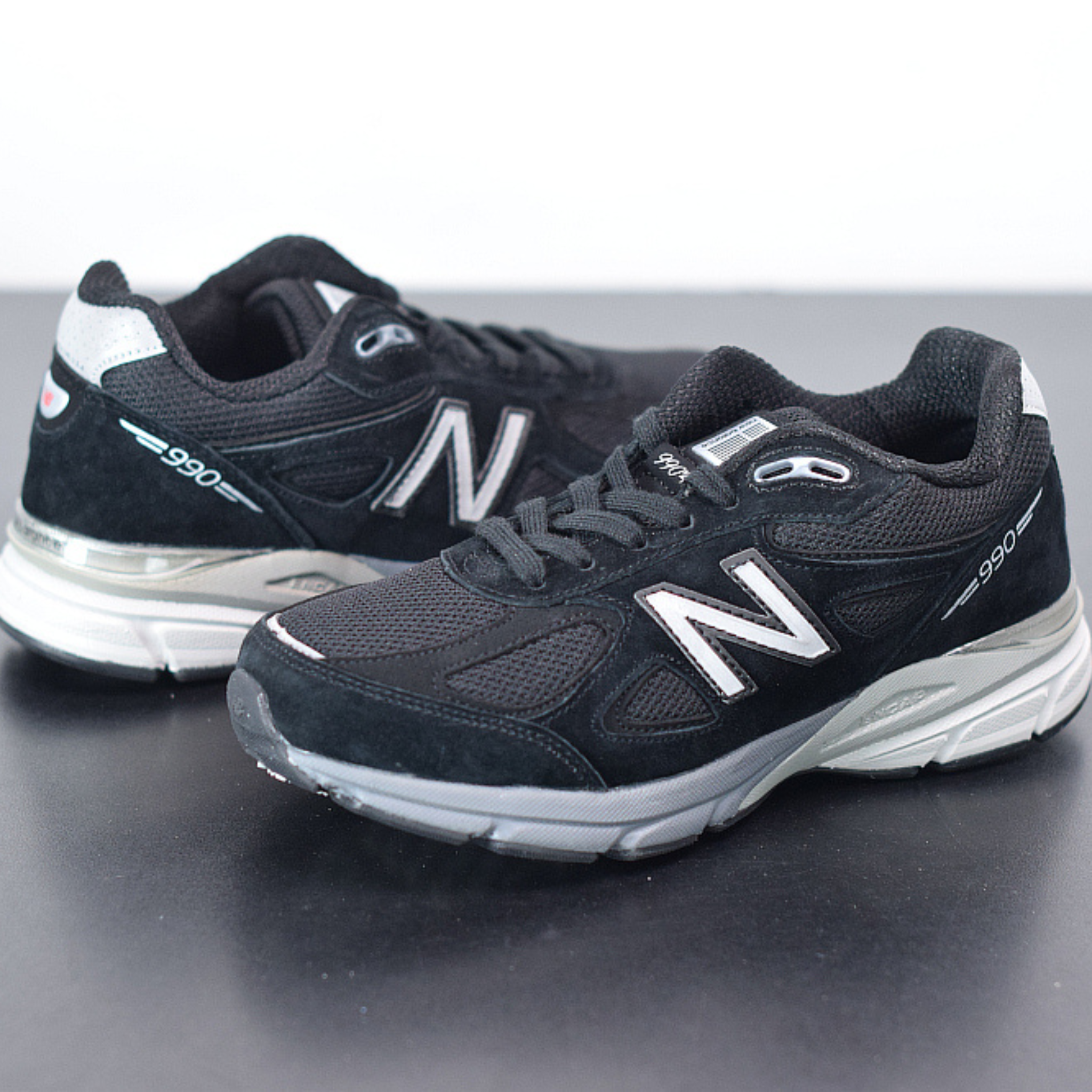 New Balance Womans W990v4 "All Black"