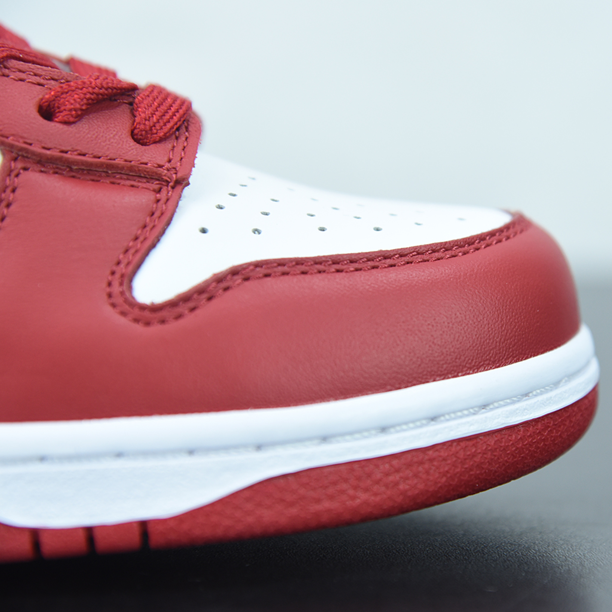 Nike Dunk Low Retro "Varsity Red Gris Moyen"