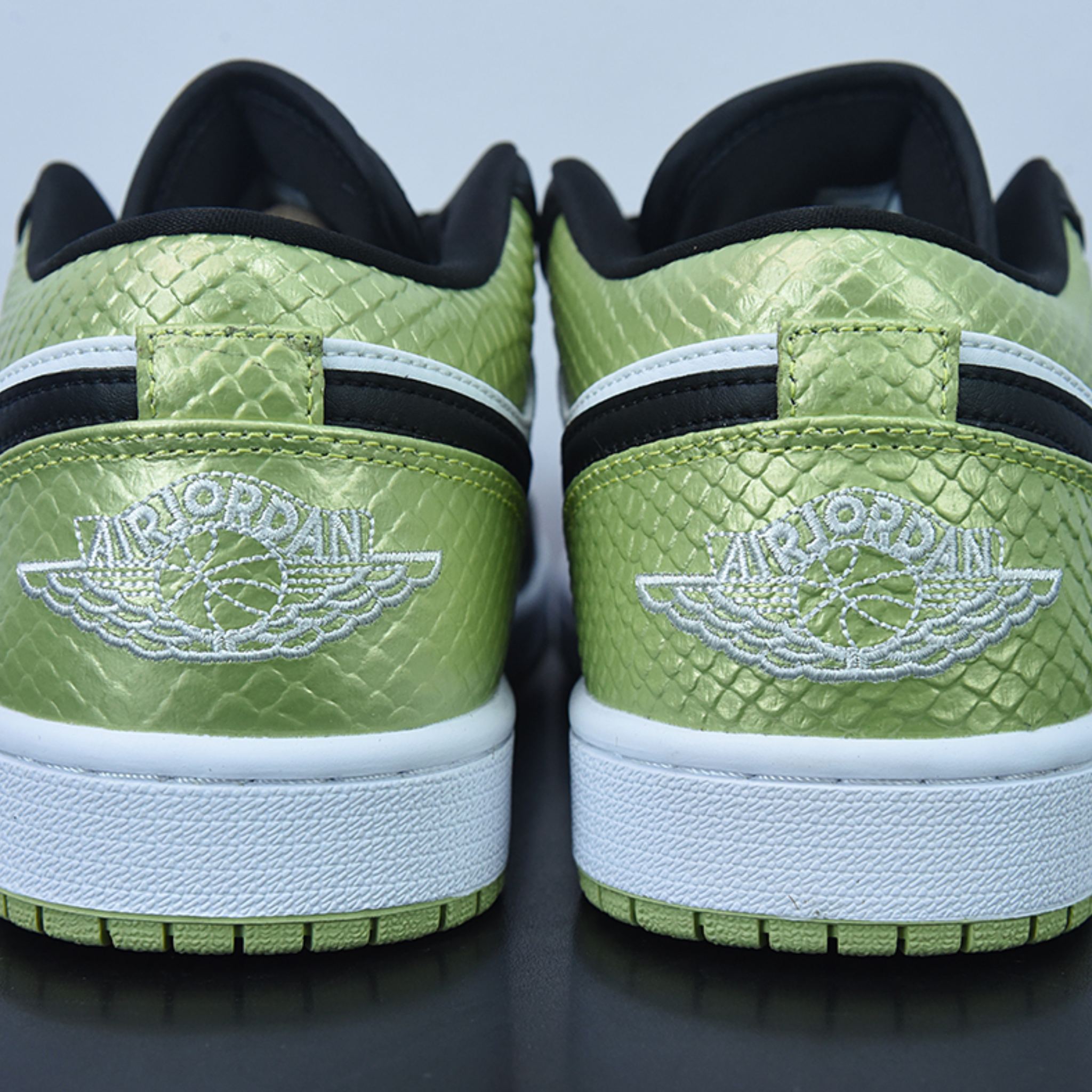 Nike Air Jordan 1 Low "Vivid Green Snakeskin"