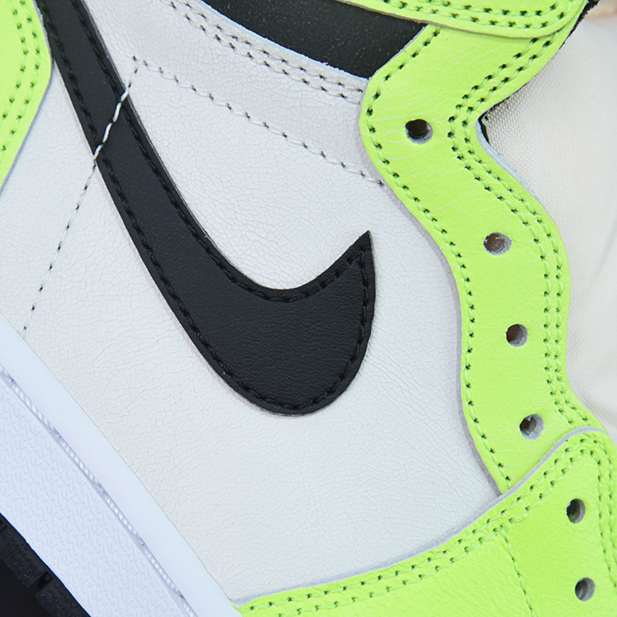 Nike Air Jordan 1 Retro High OG "Visionaire Volt"