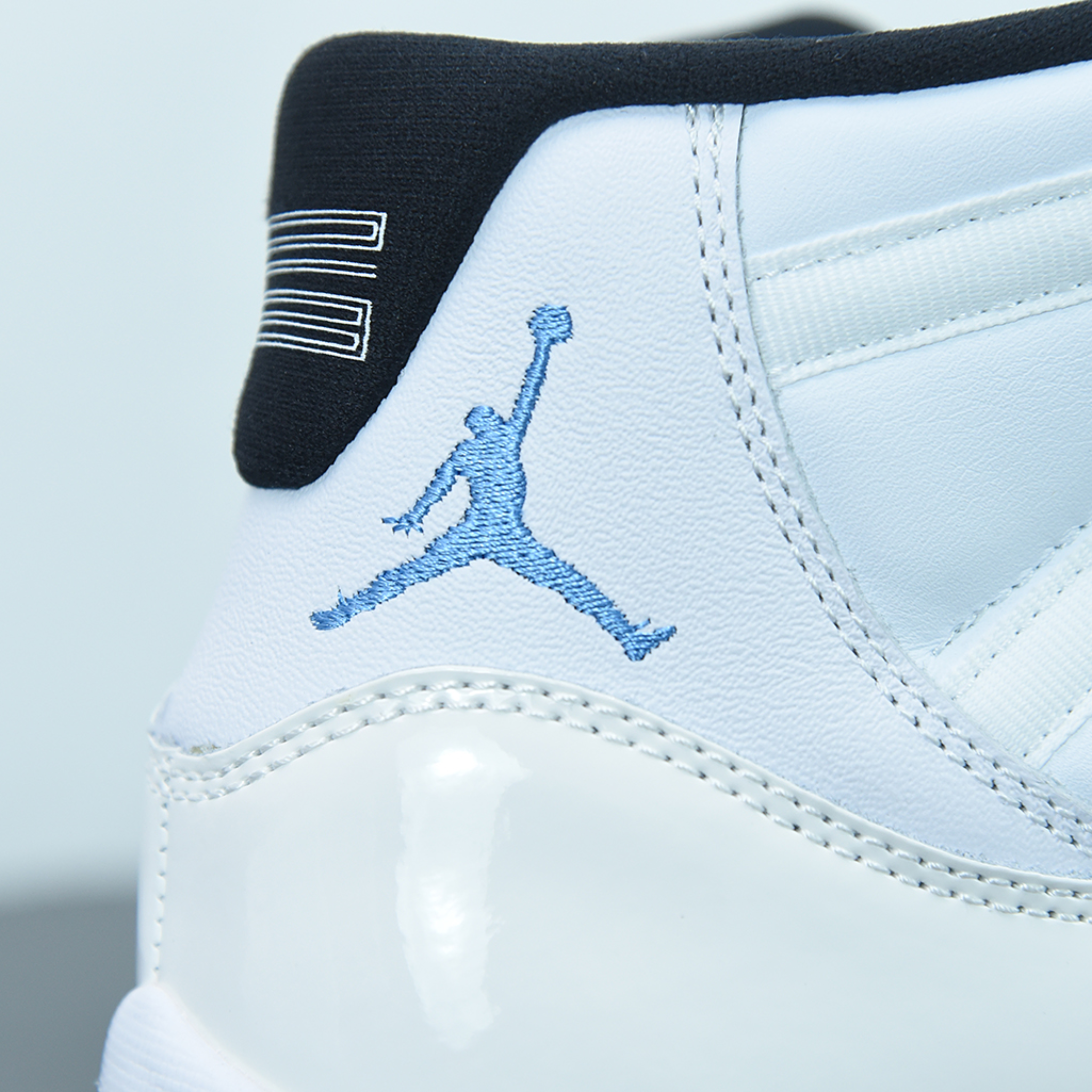 Nike Air Jordan 11 Retro "Legend Blue"