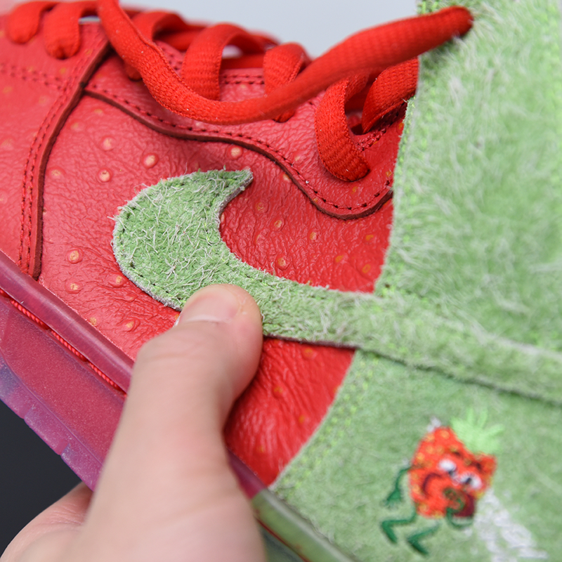 Nike Dunk High SB "Strawberry Cough"