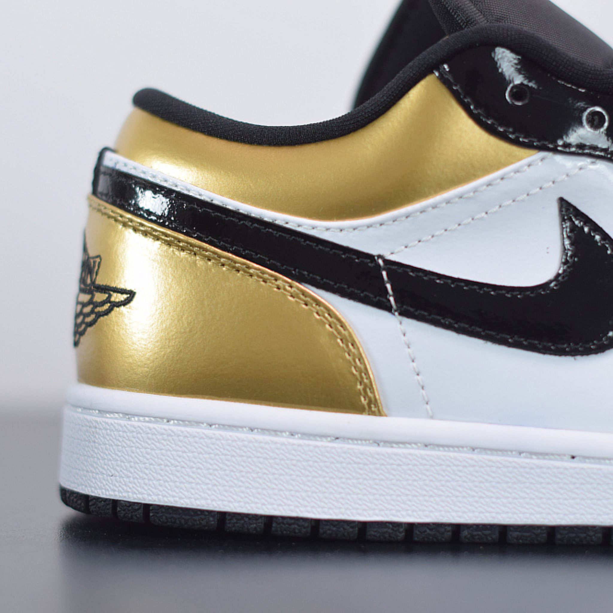 Nike Air Jordan 1 Low "Metallic Gold"