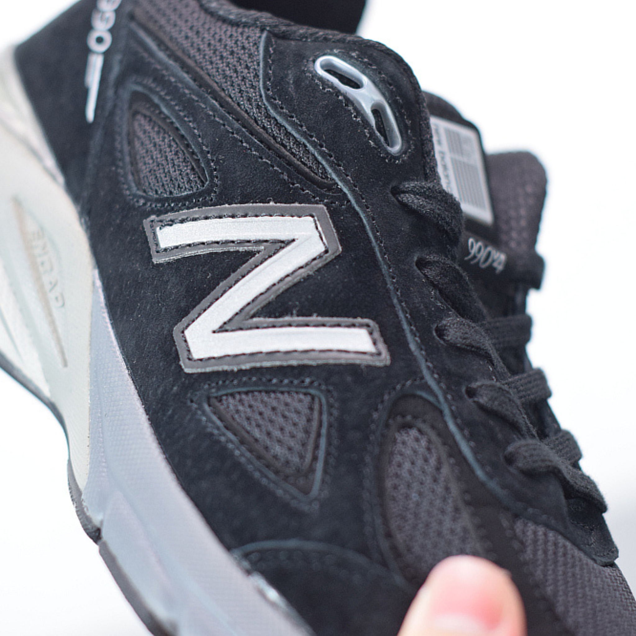 New Balance Womans W990v4 "All Black"