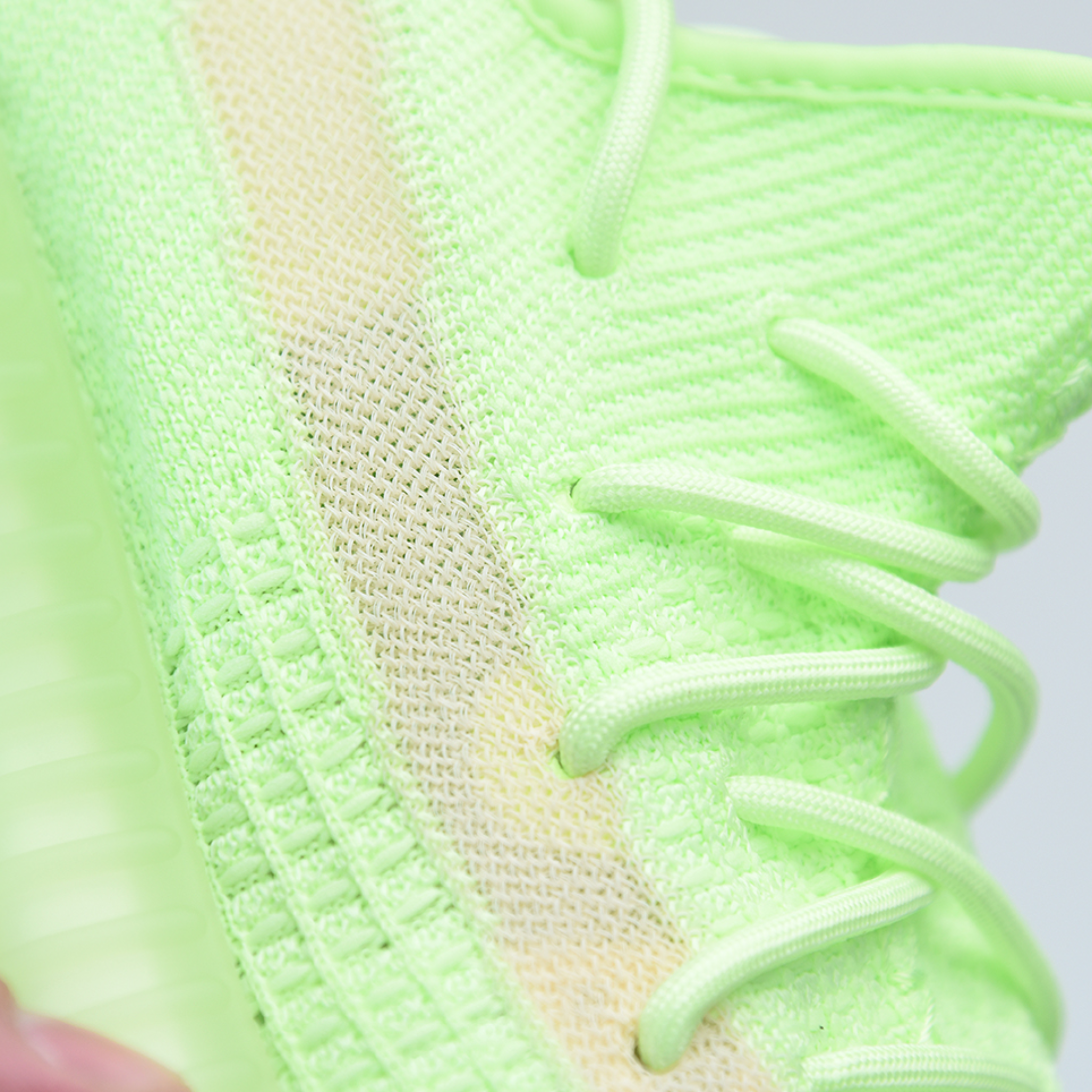 Yeezy Boost 350 V2 "Glow in The Dark"