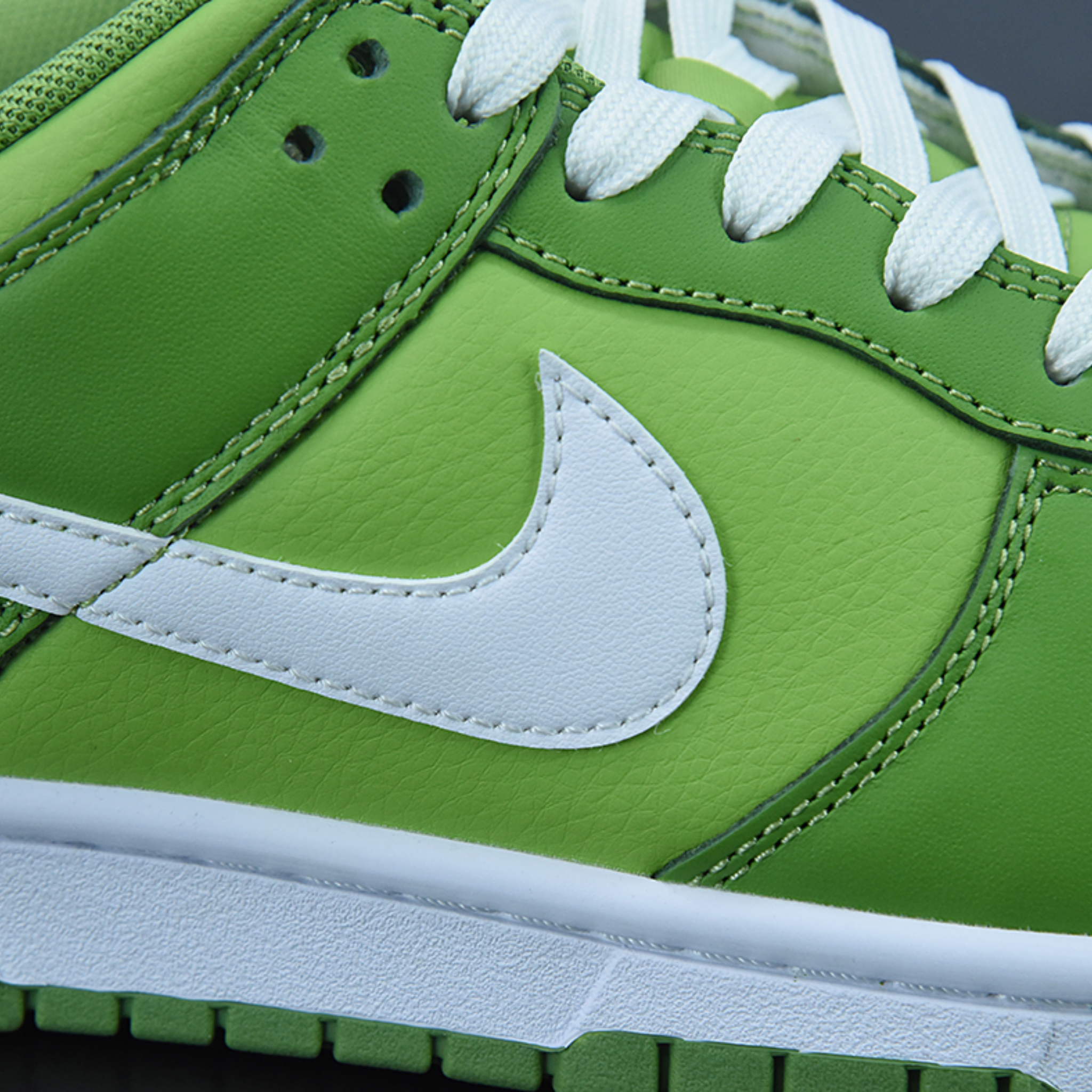 Nike Dunk Low "Green White"