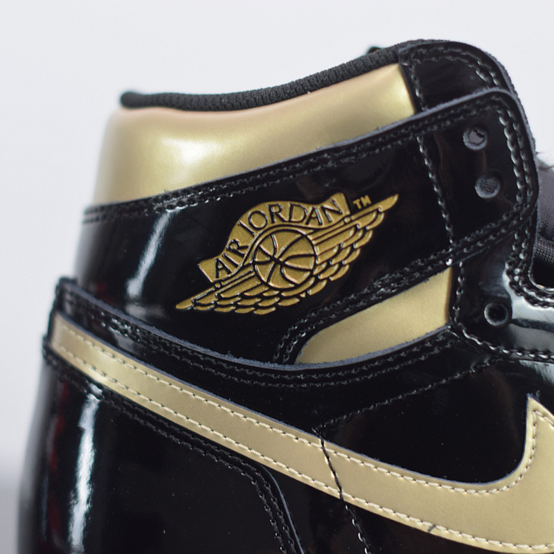 Nike Air Jordan 1 Retro High "Black Metallic Gold"