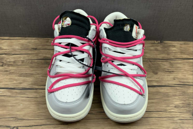 Nike SB Dunk Low x off-white 30/50