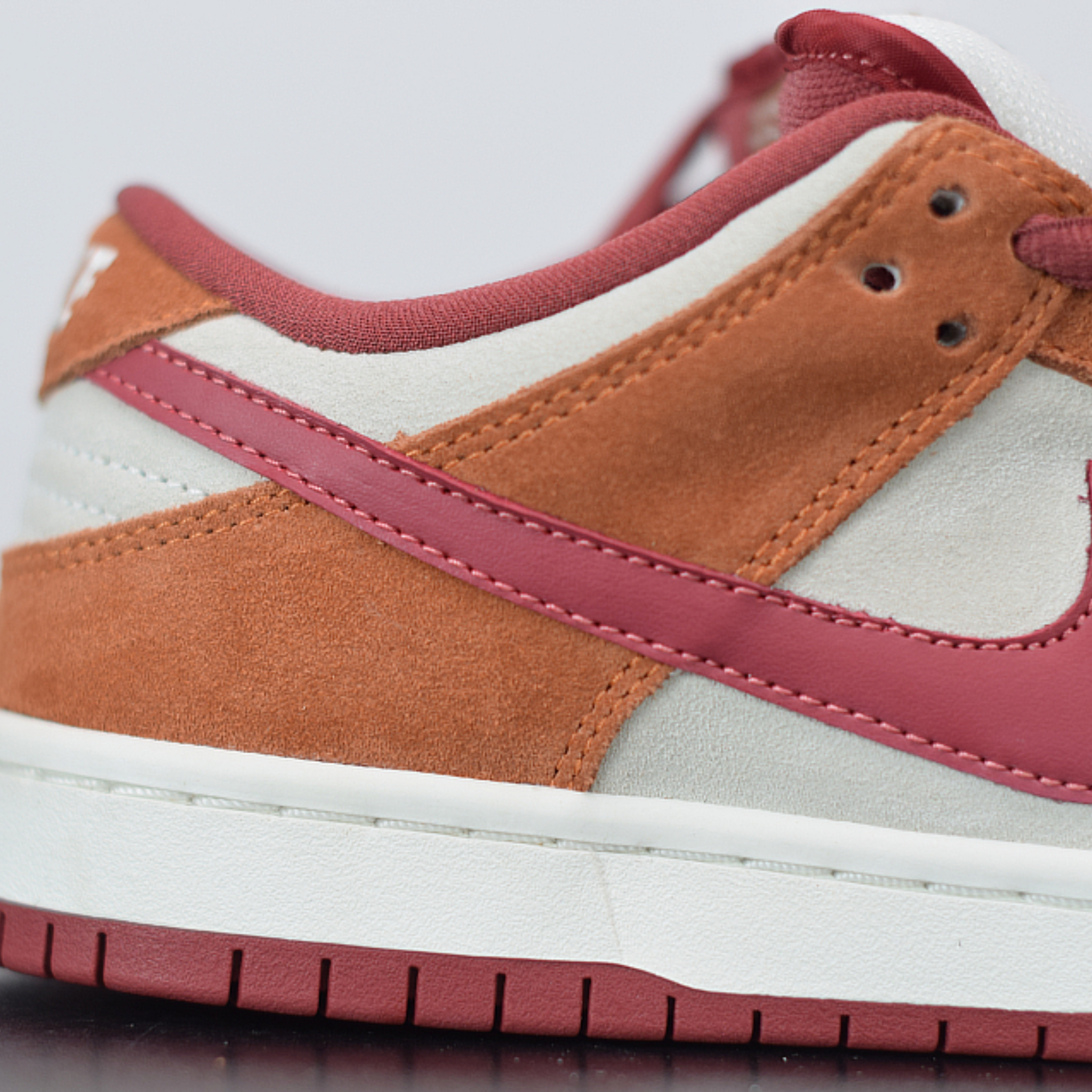 Nike SB Dunk Low Pro "ISO Dark Russet"