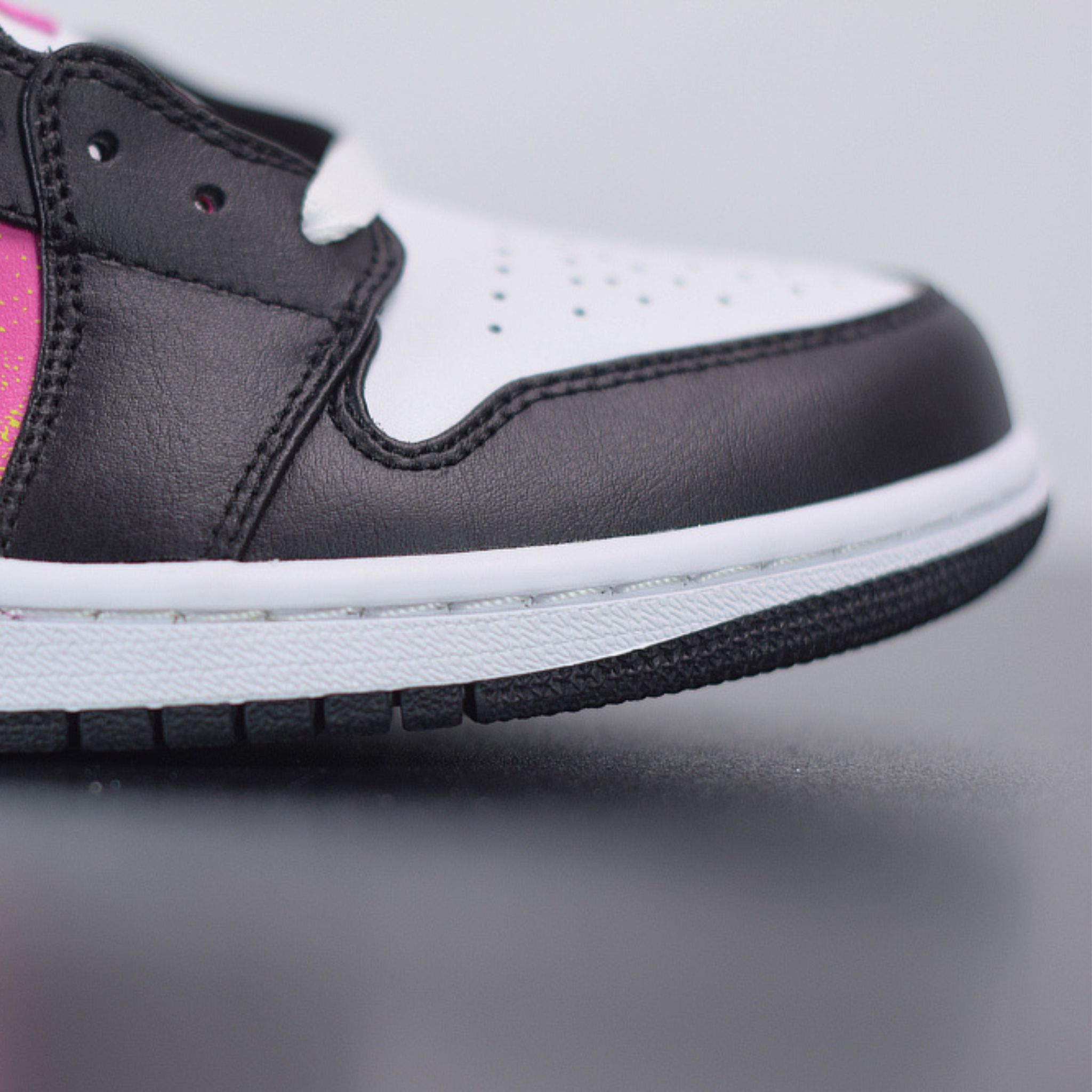 WMNS Nike Air Jordan 1 Low