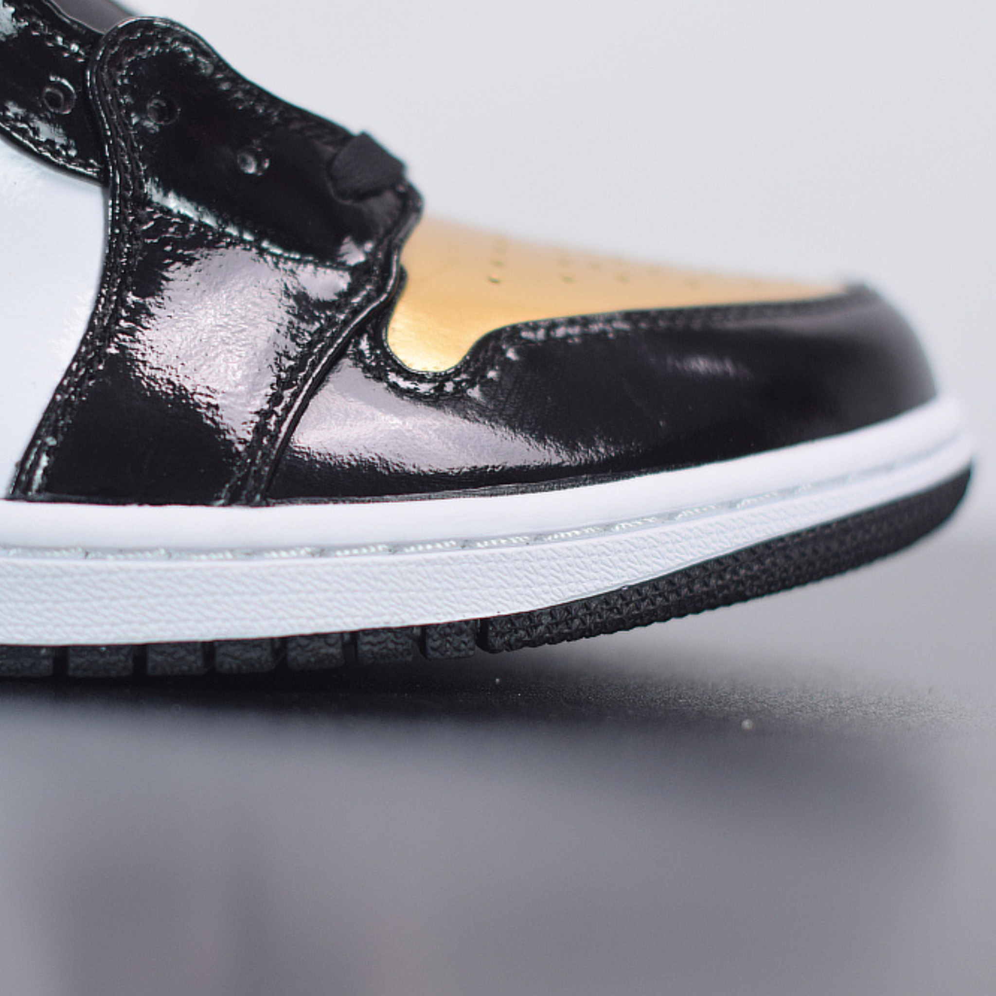 Nike Air Jordan 1 Low "Metallic Gold"