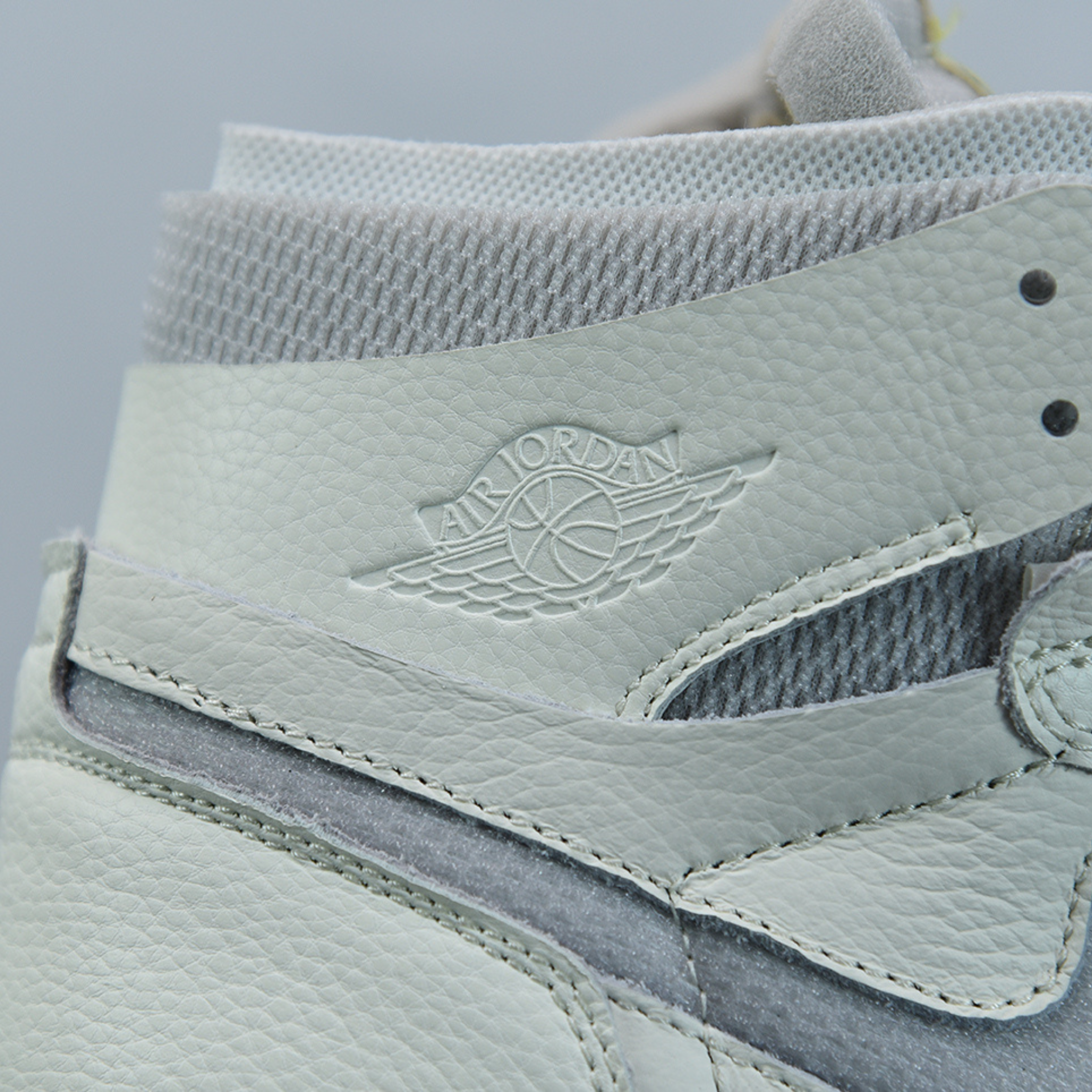 WMNS Nike Air Jordan 1 High Zoom Air CMFT "Pearl White"