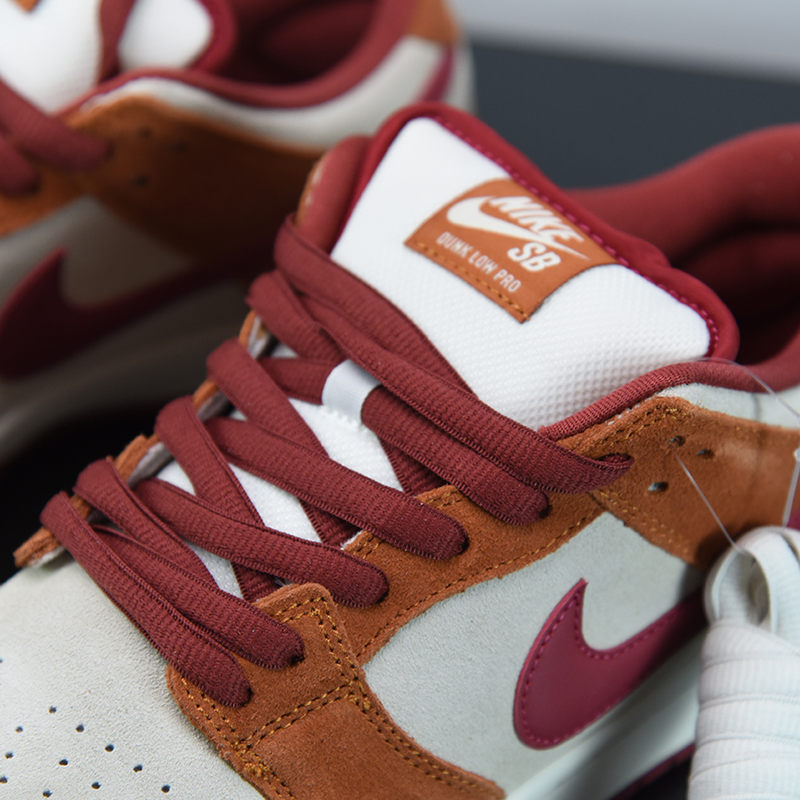 Nike SB Dunk Low Pro