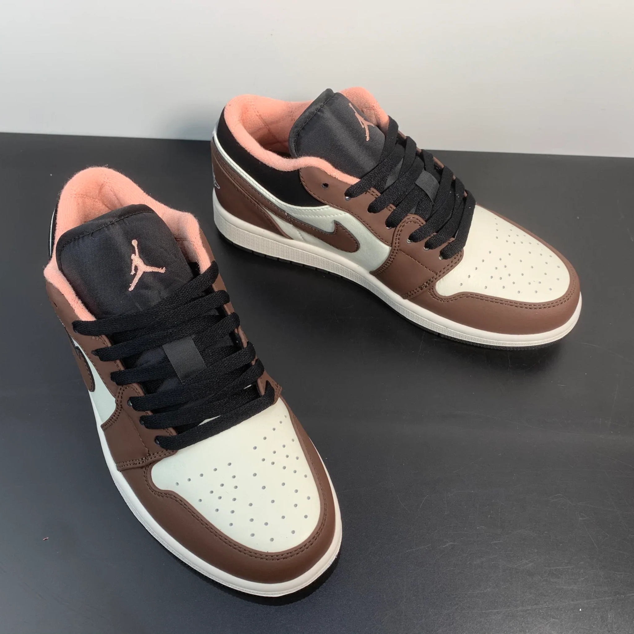 Nike Air Jordan 1 Low "Mocha"