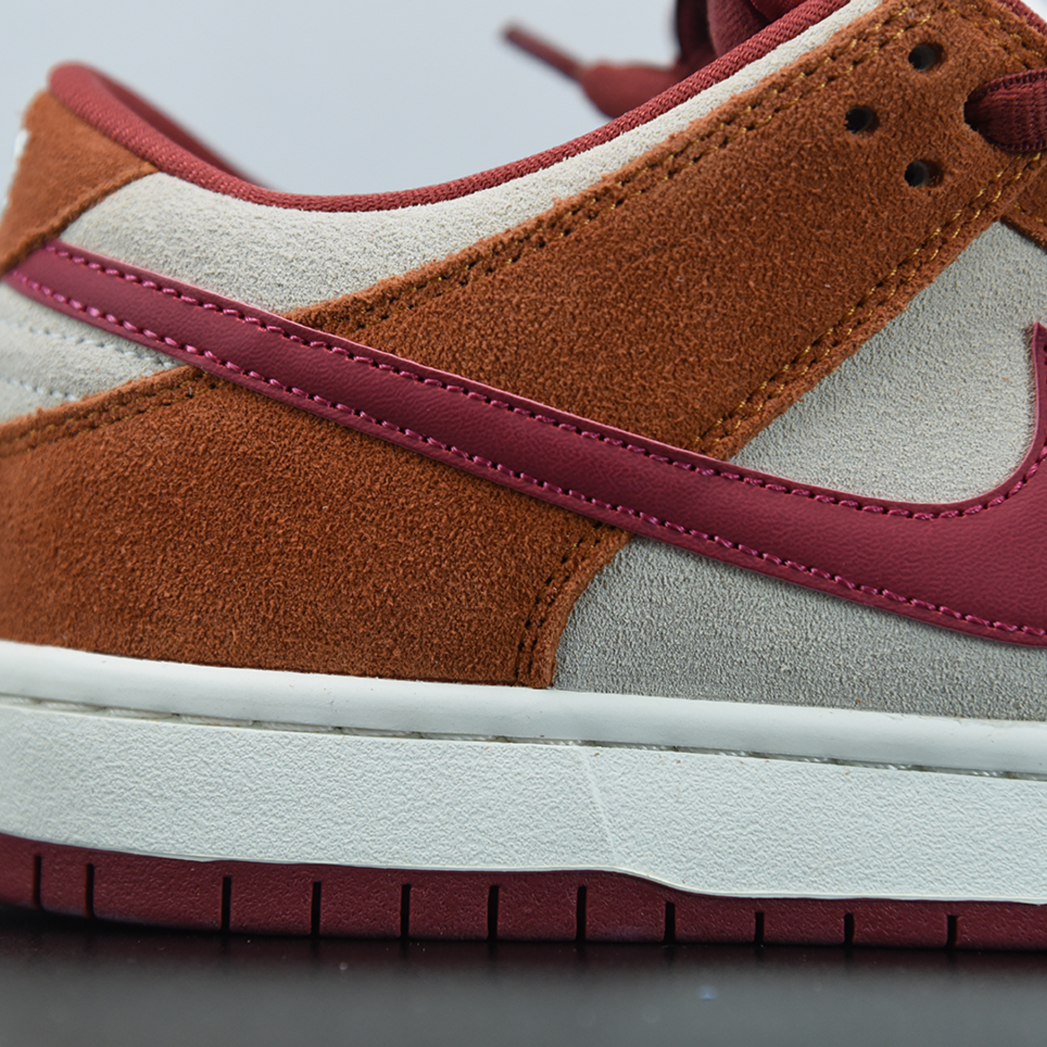 Nike SB Dunk Low Pro "Dark Russet Cedar"