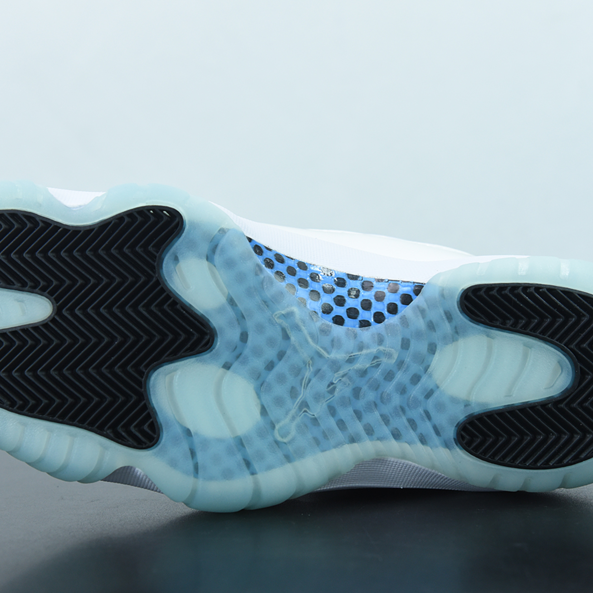 Nike Air Jordan 11 Retro "Legend Blue"