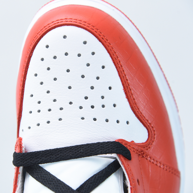 Nike Air Jordan 1 High Retro x Supreme "Red"