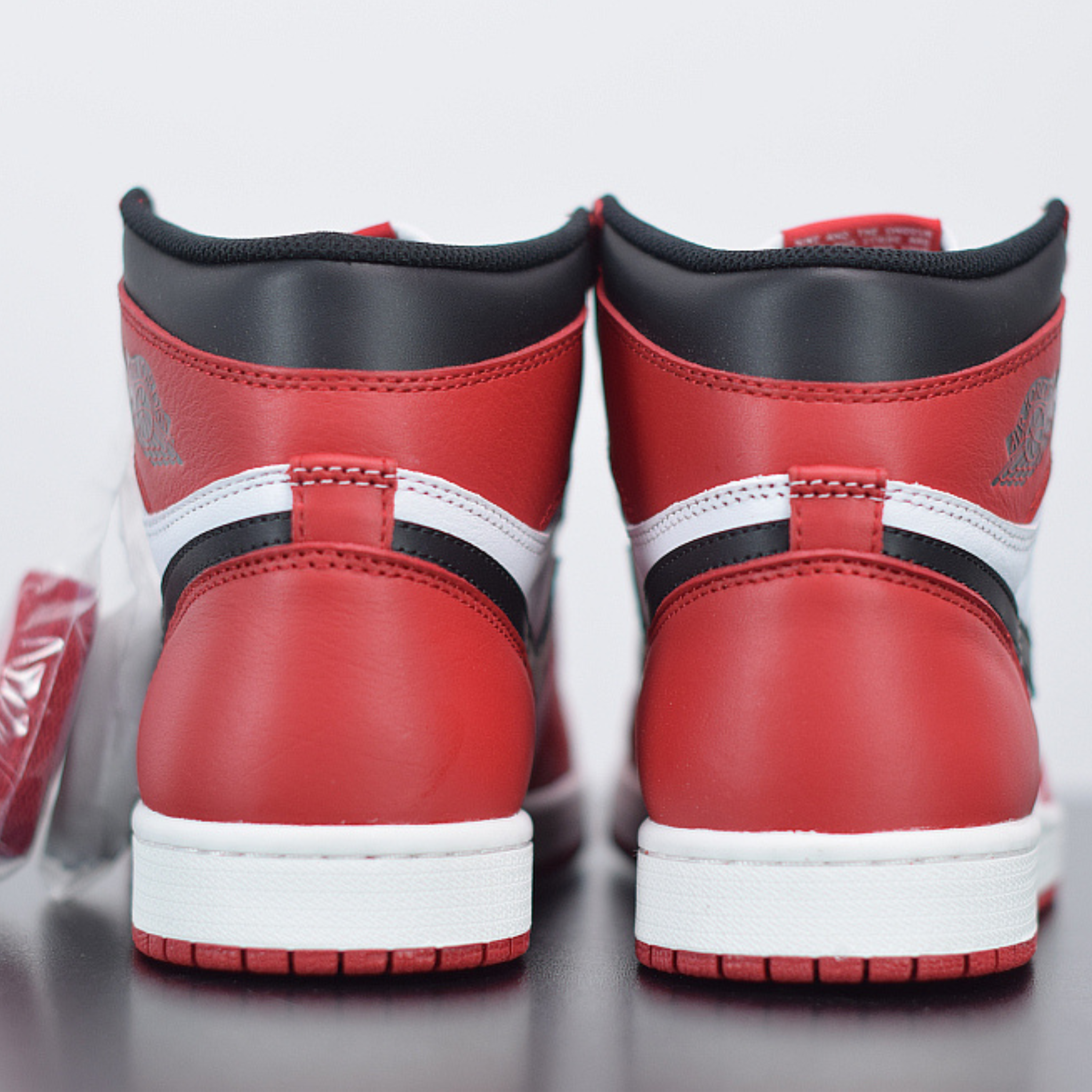 Nike Air Jordan 1 Retro High OG "Chicago"