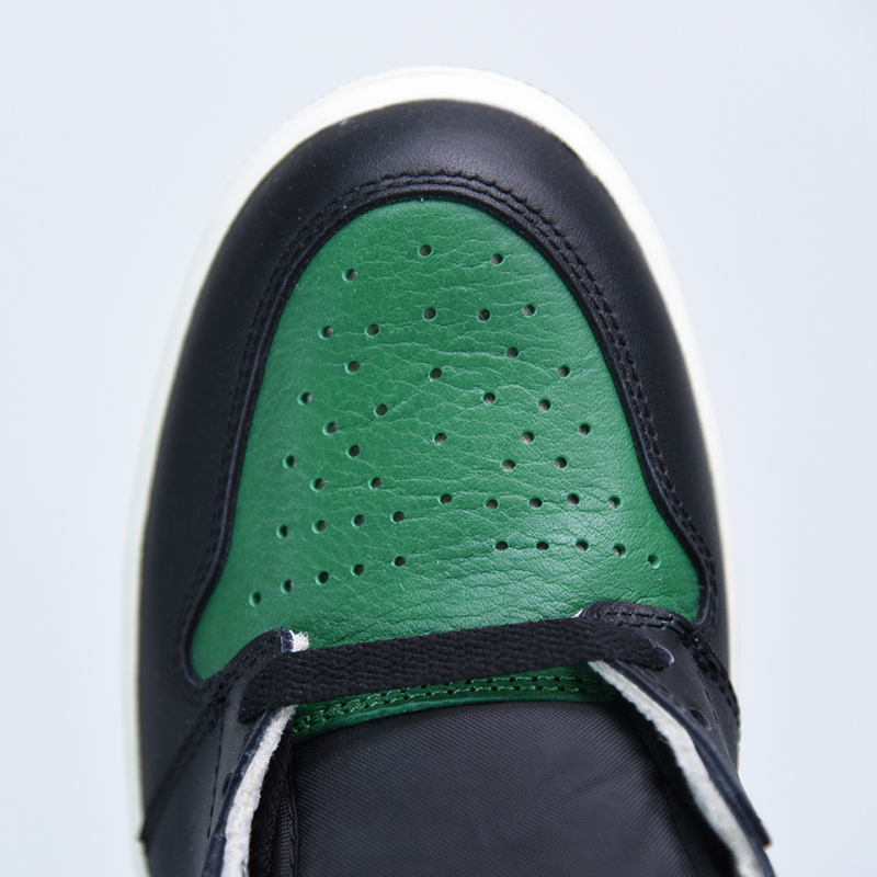Nike Air Jordan 1 Retro High "Pine Green"