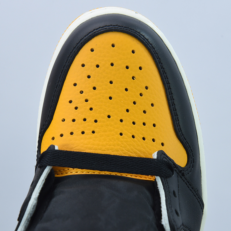 Nike Air Jordan 1 Retro High OG "Yellow Toe"