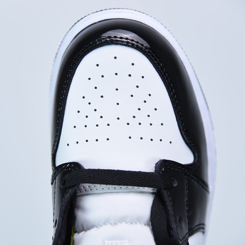 Nike Air Jordan 1 Mid "White Black Cyber Pink"