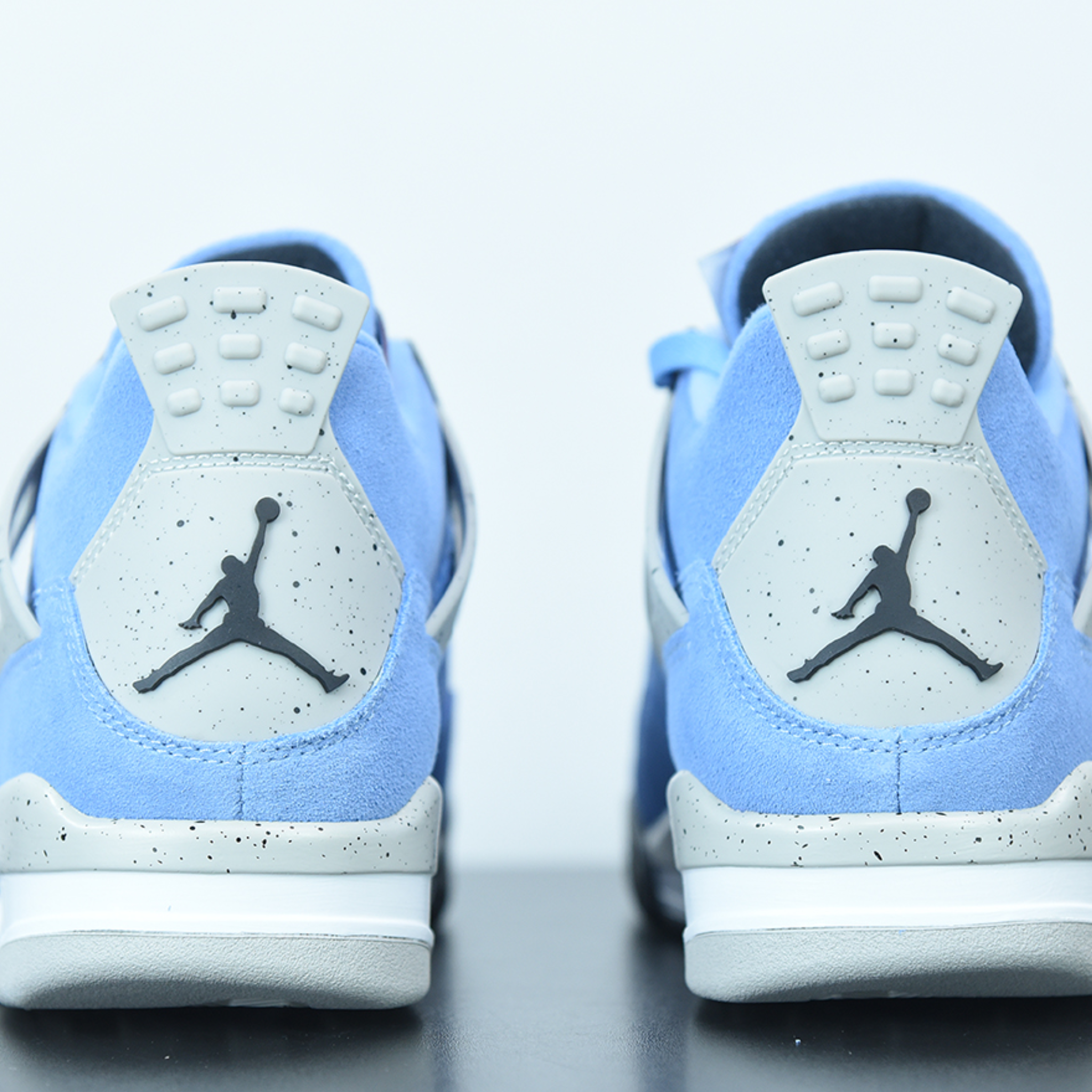 Nike Air Jordan 4 Retro "University Blue"