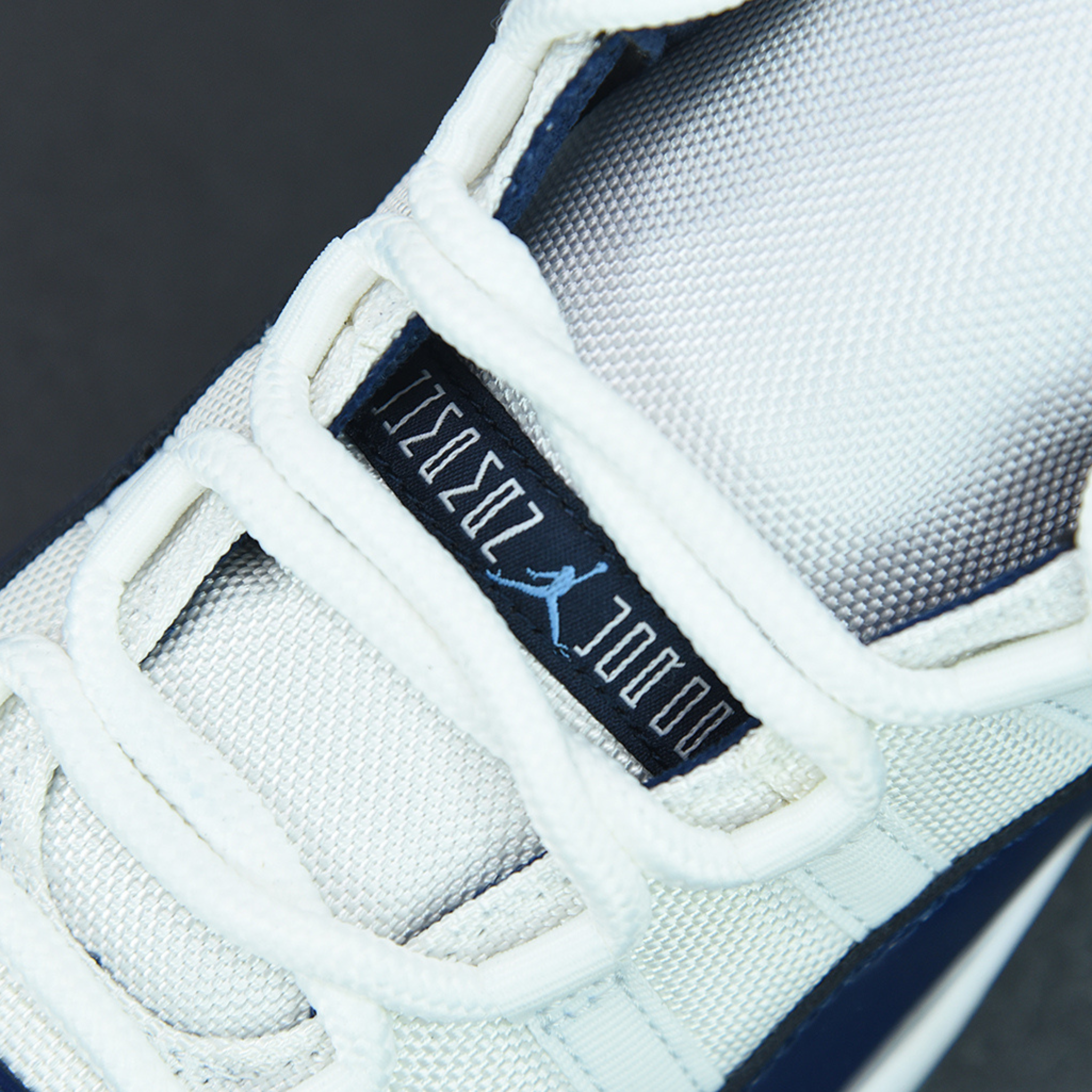 Nike Air Jordan 11 Retro "UNC Win Like 82"