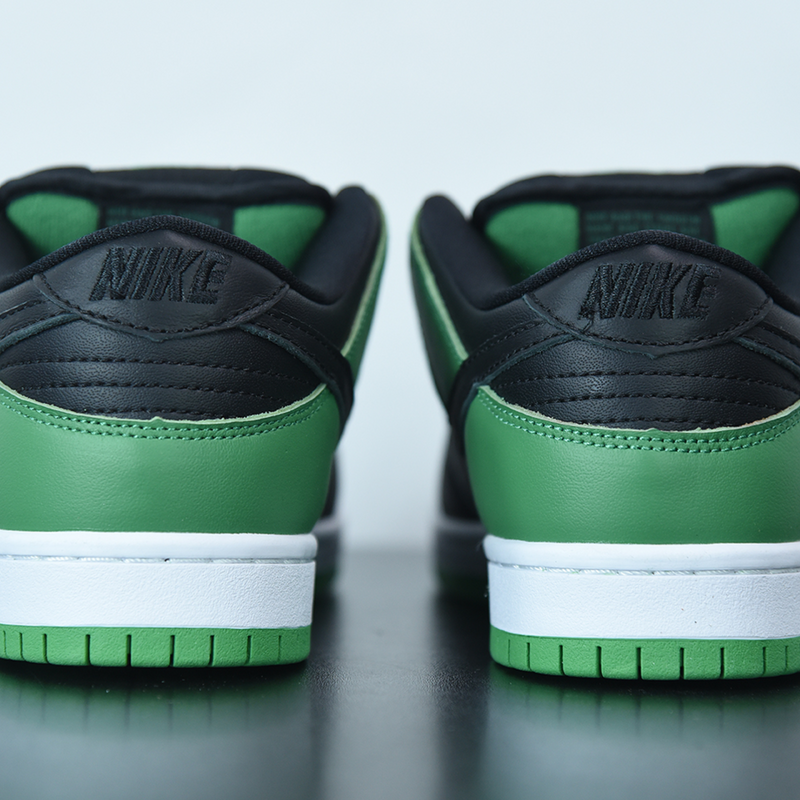 Nike SB Dunk Low "Classic Green"