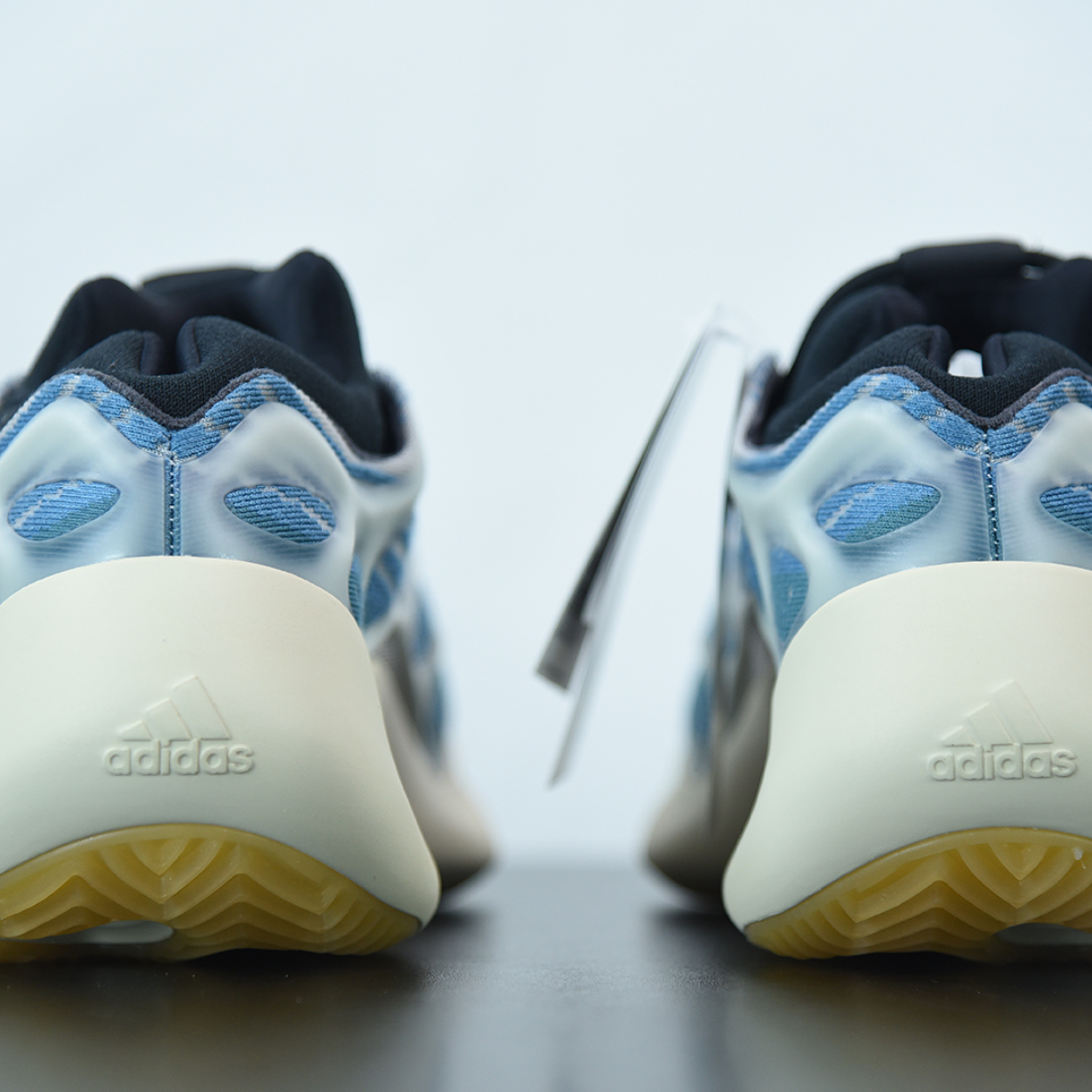 Yeezy 700 V3 "Kyanite"