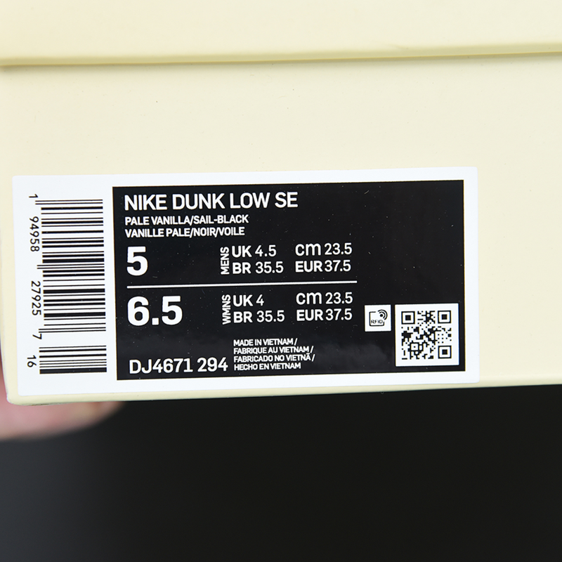 Nike Dunk Low SE "Pale Vanilla"