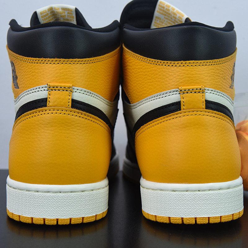 Nike top retro yellow