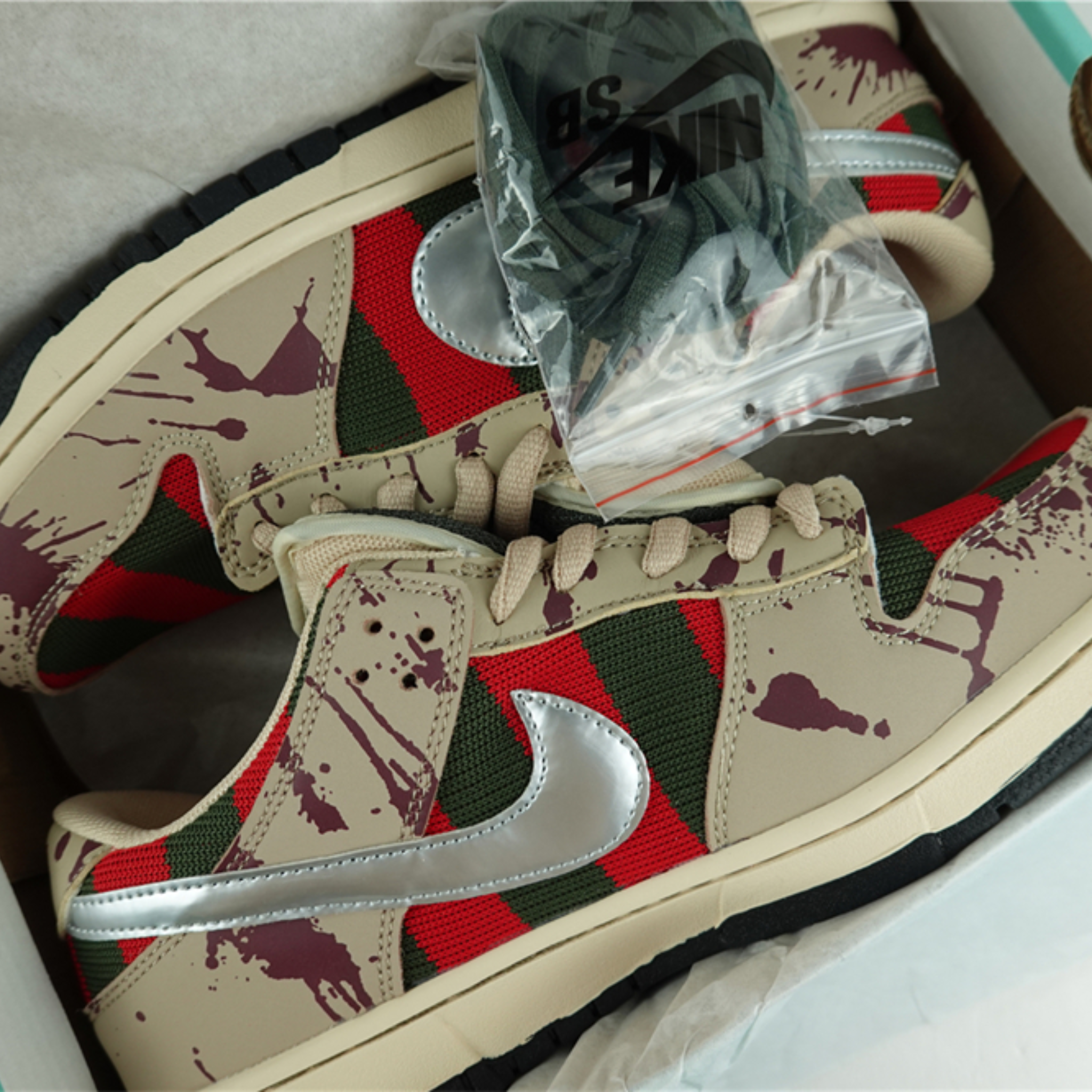 Nike SB Dunk Low "Freddy Krueger"