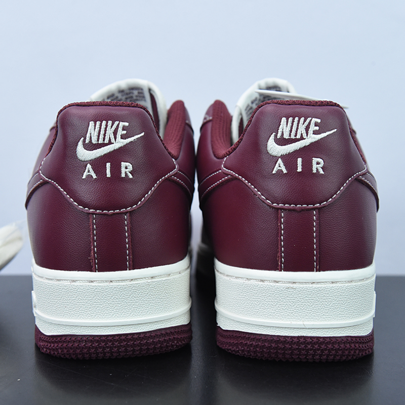 Wine red nike 2024 shoes