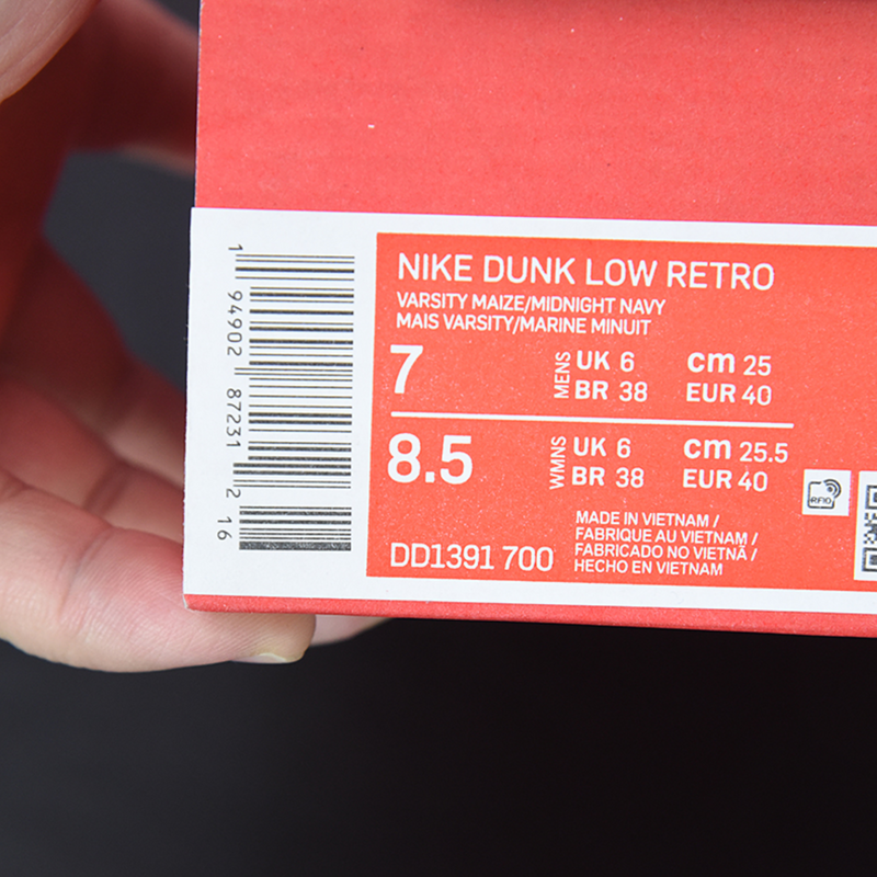 Off-White x Nike Dunk Low "Varsity Maize"