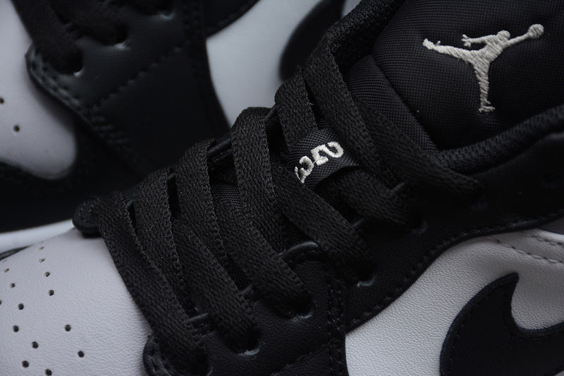 Nike Air Jordan 1 Low "Grey Toe"
